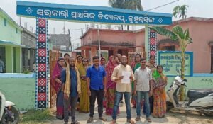 Read more about the article କୁମୁରସିଙ୍ଗ ସରକାରୀ ପ୍ରାଥମିକ ବିଦ୍ୟାଳୟରେ ଶିକ୍ଷକ ଅଭାବ, ଦୁଇ ଜଣ ଶିକ୍ଷକଙ୍କ ଭରସାରେ ଚାଲିଛି ସ୍କୁଲ