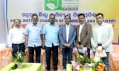 ଅନୁଗୁଳ ଜିଲ୍ଲା ବାଣିଜ୍ୟ ଓ ଶିଳ୍ପ ପ୍ରତିଷ୍ଠାନର ନିର୍ବାଚନ ପରେ ଶପଥ ନେଲେ ସଭାପତି ଓ ସମ୍ପାଦକ, ସଂସ୍ଥାର ଉନ୍ନତି କରିବା ଉପରେ ଗୁରୁତ୍ୱାରୋପ