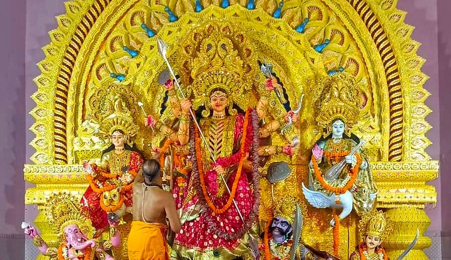 You are currently viewing ଆକର୍ଷଣୀୟ ମେଢ଼ ଓ ତୋରଣରେ ଝଲସୁଛି ବାସନ୍ତୀ ଦୁର୍ଗା ପୂଜା ମଣ୍ଡପ
