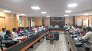 Read more about the article ଆଠମଲ୍ଲିକ ବିଧାନସଭା ମଣ୍ଡଳୀ ଉନ୍ନୟନ କାର୍ଯ୍ୟର ସମୀକ୍ଷା କଲେ ବିଧାୟକ, ଯୋଗଦେଲେନି ନିର୍ବାଚିତ ଲୋକ ପ୍ରତିନିଧି