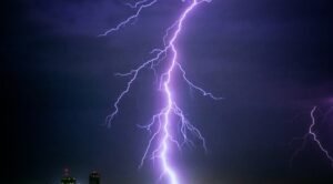 Read more about the article ବିଲରେ କାମ ତଦାରଖ କରିବା ବେଳେ ମୁଣ୍ଡରେ ପଡ଼ିଲା ଘଡ଼ଘଡ଼ି, ଘଟଣାସ୍ଥଳରେ ଦୁଇ ଜଣଙ୍କ ମୃତ୍ୟୁ