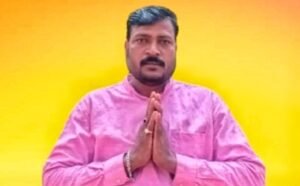Read more about the article ୩୮୩ ଭୋଟରେ ଜିତି କର୍ଣ୍ଣପାଳ ସରପଞ୍ଚ ହେଲେ ବିଜେପି ପ୍ରାର୍ଥୀ ହୃଷିକେଶ ସାମଲ, ଛୁଟୁଛି ଶୁଭେଚ୍ଛାର ସୁଅ