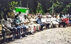 Read more about the article ଭାଙ୍ଗିଲା ପ୍ରଶାସନର ନିଦ: ଆମ ହସ୍ପିଟାଲ୍ ଯୋଜନାରେ ଛେଣ୍ଡିପଦାକୁ ସାମିଲ ପ୍ରତିଶ୍ରୁତି ପରେ ହଟିଲା ରାସ୍ତା ଅବରୋଧ, ଚିଠିର ନକଲ ପାଇବା ପର୍ଯ୍ୟନ୍ତ ଚାଲିବ ପ୍ରତିବାଦ