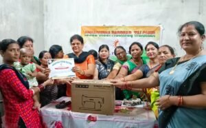 Read more about the article ଅନ୍ନପୂର୍ଣ୍ଣା ପରିବାର ପକ୍ଷରୁ ବିଶ୍ବ ମାତୃ ଦିବସରେ ଅସହାୟ ମା’କୁ ସିଲେଇ ମେସିନ୍ ପ୍ରଦାନ