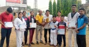 Read more about the article ରାଜ୍ୟ ଓ ଜାତୀୟସ୍ତରରେ କୃତିତ୍ୱ ଅର୍ଜନ କରିଥିବା ତାଇକୋଣ୍ଡୋ ଛାତ୍ରଛାତ୍ରୀଙ୍କୁ ମାନପତ୍ର ପ୍ରଦାନ