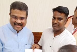 Read more about the article ଅନୁଗୁଳରେ କେନ୍ଦ୍ରୀୟ ବିଶ୍ୱବିଦ୍ୟାଳୟ ପ୍ରତିଷ୍ଠା ଲାଗି କେନ୍ଦ୍ର ମନ୍ତ୍ରୀଙ୍କୁ ଦାବି ପତ୍ର ପ୍ରଦାନ