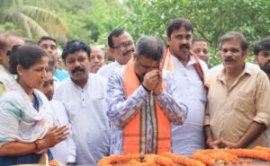 Read more about the article ‘ବାଜିରାଉତ ଛାତ୍ରାବାସ’ ଓ ‘ମାଳତୀ ଦେବୀ ଆଶ୍ରମ’ ପରିଦର୍ଶନ କଲେ କେନ୍ଦ୍ରମନ୍ତ୍ରୀ, ଦେଲେ ଶ୍ରଦ୍ଧାଞ୍ଜଳି