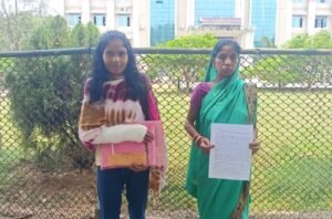 Read more about the article ଅପରାଧୀଙ୍କୁ ଘଣ୍ଟ ଘୋଡ଼ାଉଛି ପୋଲିସ, ନ୍ୟାୟ ପାଇଁ ଜିଲ୍ଲାପାଳଙ୍କ ଦୁଆରେ ବିନତି କରୁଛନ୍ତି ପୀଡି଼ତା