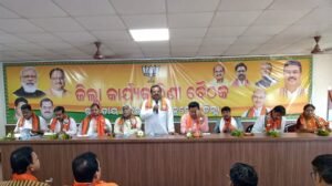 Read more about the article ବିଜେପି ଅନୁଗୁଳ ଜିଲ୍ଲା କାର୍ଯ୍ୟକାରିଣୀ ବୈଠକରେ ନିଷ୍ପତ୍ତି: ଘରେ ଘରେ ପହଞ୍ଚିବ ବିଜେପି, ମେ’ ୩୦ ରୁ ଜୁନ ୩୦ ଯାଏଁ ମହା ଜନସମ୍ପର୍କ ଅଭିଯାନ