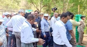 Read more about the article ସାତକୋଶିଆ ଗଣ୍ଡ ପରିଦର୍ଶନ କଲେ ମହାନଦୀ ଟ୍ରିବ୍ୟୁନାଲ ଟିମ୍, ବୋଟିଂ କରି କଲେ ସମୀକ୍ଷା