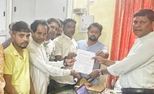 Read more about the article ଗରମରେ ସନ୍ତୁଳି ହେଉଛନ୍ତି ଅନୁଗୁଳବାସୀ: ଅଘୋଷିତ ବିଦ୍ୟୁତ୍ କାଟ୍ ବନ୍ଦ ପାଇଁ ଦାବି ପତ୍ର ପ୍ରଦାନ