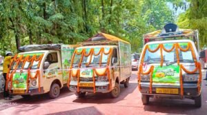 Read more about the article ଗାଁ ଗାଁ ବୁଲି ଆମ୍ବ ବିକିବ ଓରମାସ, ଆମ୍ବ ବିକ୍ରି ଗାଡ଼ିର ଉଦଘାଟନ କଲେ ଜିଲ୍ଲାପାଳ