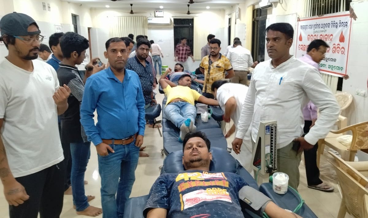 You are currently viewing ସଲାମ ଅନୁଗୁଲବାସୀ ସଲାମ ରକ୍ତଦାତା: ଟ୍ରେନ ଦୁର୍ଘଟଣା ଆହତଙ୍କ ପାଇଁ ସ୍ୱତନ୍ତ୍ର ରକ୍ତଦାନ ଶିବିର