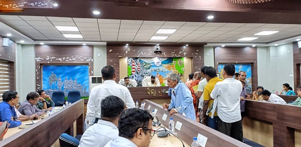 You are currently viewing ଜିଲ୍ଲାସ୍ତରୀୟ ମିଳିତ ଜନ ଶୁଣାଣି ଶିବିର: ୩୩ଟି ଅଭିଯୋଗରୁ ୧୧ର ହେଲା ଫଇସଲା