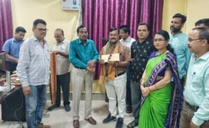 Read more about the article ଜିଲ୍ଲା ଶିକ୍ଷା କାର୍ଯ୍ୟାଳୟରେ ସାମୁହିକ ଅବସର ସମ୍ବର୍ଦ୍ଧନା