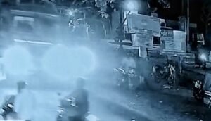 Read more about the article ରାତି ଅଧିଆ ବାଇକ ଚୋରି, ସିସିଟିଭିରେ କଏଦ ହେଲା ପୂରା ଦୃଶ୍ୟ