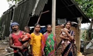 Read more about the article ୧୦ ପରିବାରର ଘର ଭାଙ୍ଗି ଦେଲା କାଳବୈଶାଖୀ, ସରକାରୀ ସହାୟତା ପାଇଁ ନେହୁରା