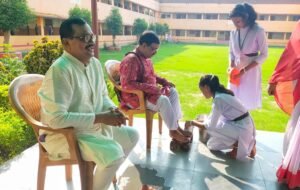 Read more about the article ସରସ୍ଵତୀ ଶିଶୁ ବିଦ୍ୟା ମନ୍ଦିରରେ ଗୁରୁ ପୂର୍ଣ୍ଣିମା ପାଳିତ, ଗୁରୁଙ୍କୁ ପୂଜି ଆଶୀର୍ବାଦ ନେଲେ ଛାତ୍ରଛାତ୍ରୀ