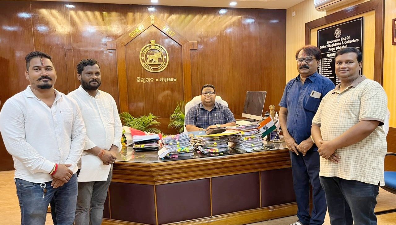 You are currently viewing ଅନୁଗୁଳରେ ଅତ୍ୟାଧୁନିକ ମାର୍କେଟ କମ୍ପ୍ଲେକ୍ସ ପାଇଁ ଜିଲ୍ଲାପାଳଙ୍କୁ ଦାବି କଲେ କାଉନସିଲରଙ୍କ ପ୍ରତିନିଧି ଦଳ