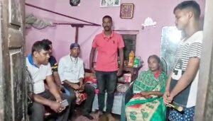 Read more about the article ଦରମା ମିଳି ନଥିବାରୁ ଔଷଧ କିଣି ନ ପାରି ପ୍ରାଣ ହରାଇଥିବା ହୋମଗାର୍ଡଙ୍କ ପରିବାରକୁ ଭେଟିଲେ ନିଖିଳ ଉତ୍କଳ ଗୃହରକ୍ଷୀ ମହାସଂଘ