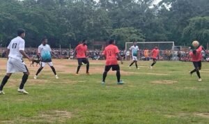 Read more about the article ଓପି ଜିନ୍ଦଲ ଅନୁଗୁଳ କପ୍ ଫୁଟବଲ୍ ବଗେଡିଆ ମା ବୁଢୀକୁ ହରାଇଲା