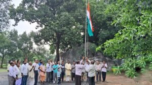 Read more about the article ଜନ-ଗଣ-ମନ ଧ୍ୱନିରେ କମ୍ପିଲା ପରିବେଶ: ରାଣୀଗୋଡ଼ା ବରିଷ୍ଠ ନାଗରିକ ମଞ୍ଚ ପାଳିଲା ସ୍ବାଧୀନତା ଦିବସ