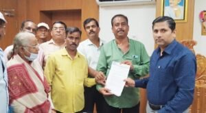 Read more about the article ରେଳ ୱାଗନରେ ପାଲ ଭିଡି କୋଇଲା ପରିବହନ ପାଇଁ ଦାବି, ମହାନଦୀ କୋଇଲା ଠିକା ଶ୍ରମିକ କଂଗ୍ରେସ ପକ୍ଷରୁ ଉପଜିଲ୍ଲାପାଳଙ୍କୁ ଦାବି ପତ୍ର