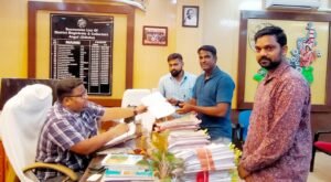 Read more about the article ଅନୁଗୁଳରେ ଭୁଶୁଡ଼ିଛି ଚିକିତ୍ସା ବ୍ୟବସ୍ଥା: ୧୪ ଜଣଙ୍କ ଜାଗାରେ ଅଛନ୍ତି ମାତ୍ର ଜଣେ ଭେଷଜ ବିଶେଷଜ୍ଞ, ଅଧିକ ଡାକ୍ତର ନିଯୁକ୍ତି ପାଇଁ ଦାବି