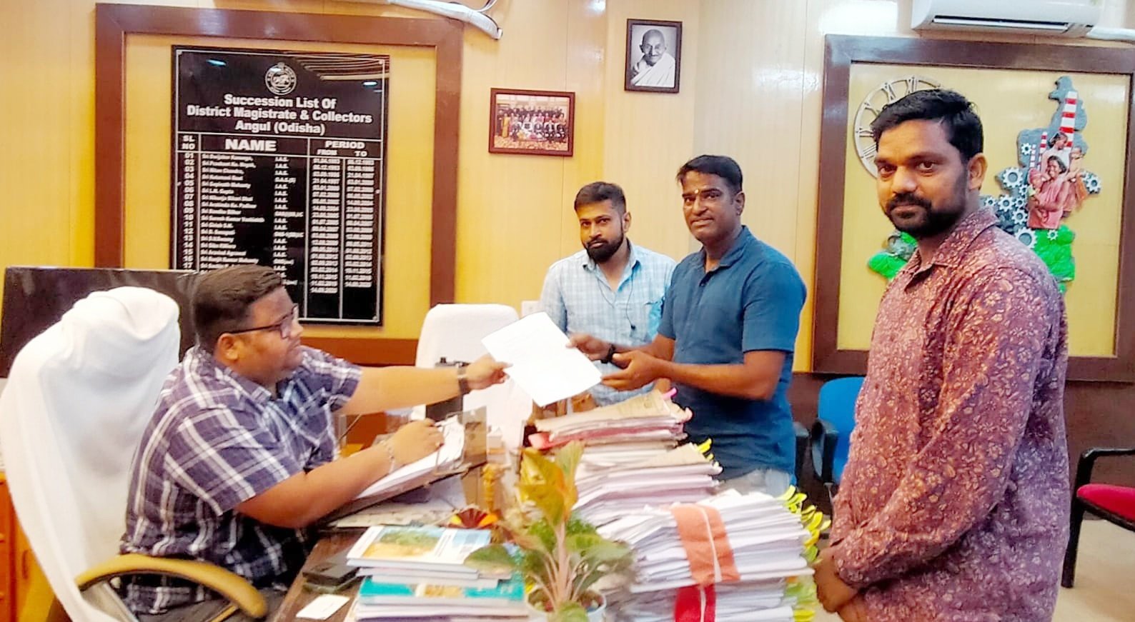 You are currently viewing ଅନୁଗୁଳରେ ଭୁଶୁଡ଼ିଛି ଚିକିତ୍ସା ବ୍ୟବସ୍ଥା: ୧୪ ଜଣଙ୍କ ଜାଗାରେ ଅଛନ୍ତି ମାତ୍ର ଜଣେ ଭେଷଜ ବିଶେଷଜ୍ଞ, ଅଧିକ ଡାକ୍ତର ନିଯୁକ୍ତି ପାଇଁ ଦାବି