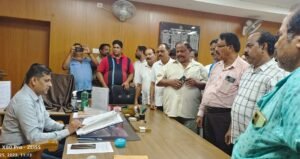 Read more about the article ଛତିଶଗଡ଼ରେ ଅଟକ ଅଛି ତାଳଚେରର କୋଇଲା ବୋଝେଇ ଟ୍ରକ, ତୁରନ୍ତ ଫେରାଇ ଆଣିବାକୁ ଉପଜିଲ୍ଲାପାଳଙ୍କୁ ଦାବି କଲେ ଟ୍ରକ ମାଲିକ ସଂଘ