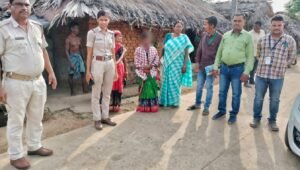 Read more about the article ପୁଣି ବାଲ୍ୟ ବିବାହ! ପ୍ରଥମ ସ୍ତ୍ରୀକୁ ଛାଡ଼ପତ୍ର ନ ଦେଇ ନାବାଳିକାଙ୍କୁ ବାହା ହେଉଥିଲା ଯୁବକ, ଉଦ୍ଧାର କଲା ଚାଇଲଡ଼ ଲାଇନ