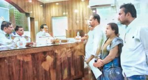 Read more about the article ଜାତୀୟ ରାଜପଥ ମରାମତି ସମେତ ୪ ଦଫା ଦାବି ନେଇ ଜିଲ୍ଲାପାଳଙ୍କୁ ଦାବିପତ୍ର ଦେଲା ତାଳଚେର ଜନ ବିକାଶ କଲ୍ୟାଣ ସଂଘ