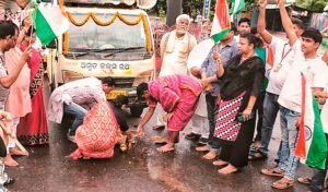 Read more about the article ଅନୁଗୁଳରେ ଗଡ଼ିଲା ‘ମୋ ମାଟି ମୋ ଦେଶ’ କାର୍ଯ୍ୟକ୍ରମ ରଥ, ସହିଦ ଯବାନଙ୍କ ବୀର ମାଟିକୁ କରିବ ସଂଗ୍ରହ