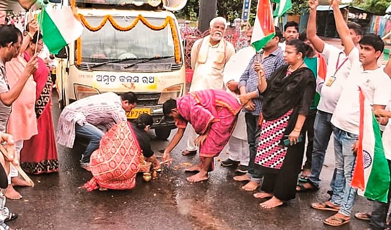 You are currently viewing ଅନୁଗୁଳରେ ଗଡ଼ିଲା ‘ମୋ ମାଟି ମୋ ଦେଶ’ କାର୍ଯ୍ୟକ୍ରମ ରଥ, ସହିଦ ଯବାନଙ୍କ ବୀର ମାଟିକୁ କରିବ ସଂଗ୍ରହ