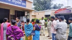 Read more about the article ଟିପ ଚିହ୍ନ ନେଇ ୩ କୋଟିରୁ ଅଧିକ ଟଙ୍କା ଠକିନେଲେ ମହିଳା ସଂଘର ସଭାନେତ୍ରୀ