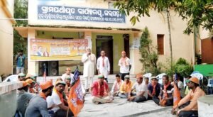 Read more about the article ବିଜେଡି ସରକାରଙ୍କ ଦୁର୍ନୀତି ଓ ଭ୍ରଷ୍ଟାଚାରକୁ ବିରୋଧ: ଜରପଡ଼ା ବିଜେପି ପକ୍ଷରୁ ଗଣଧାରଣା