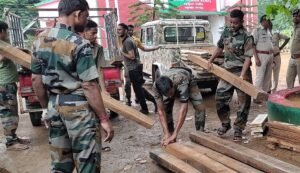 Read more about the article ଛେଣ୍ଡିପଦା ବନାଞ୍ଚଳ ପକ୍ଷରୁ ଦୁଇଟି ସ୍ଥାନରେ ଚଢ଼ଉ: ଲକ୍ଷାଧିକ ଟଙ୍କାର ଶାଗୁଆନ ପଟ୍ଟା ଓ ଶାଳ ଚୌକାଠ ଜବତ