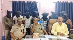 Read more about the article ୮ ଜଣିଆ ଲୁଟେରା ଗ୍ୟାଙ୍ଗକୁ ଧରିଲା ଅନୁଗୁଳ ପୋଲିସ, ଫାଇନାନ୍ସ କର୍ମଚାରୀଙ୍କୁ କରୁଥିଲେ ଟାର୍ଗେଟ