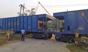 Read more about the article ଧାରଣା ପାର ହେବା ବେଳେ ଧକ୍କା ଦେଲା ନାଲକୋର କୋଇଲା ବୋଝେଇ ଟ୍ରେନ: ୪ ଗୋରୁ ମୃତ, ୧୦ରୁ ଅଧିକ ଆହତ