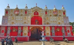 Read more about the article ଦର୍ଶକଙ୍କ ମନମୋହୁଛି ହୁଲୁରୁସିଂହା ତୋରଣ ରାଜସ୍ଥାନୀ ପ୍ୟାଲେସ