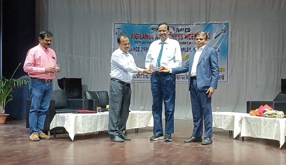 You are currently viewing ନାଲକୋରେ ଭିଜିଲାନ୍ସ ସଚେତନତା ସପ୍ତାହ ପାଳିତ, ଦୁର୍ନୀତିକୁ ବିରୋଧ କରିବାକୁ ଶପଥ ନେଲେ କର୍ମଚାରୀ