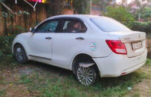 Read more about the article ଏତେ ବେପରୁଆ ଡ୍ରାଇଭର!  ବିନା ଟାୟାରରେ ୧୨ କିମି ଡ୍ରାଇଭିଂ କରି ପଥଚାରୀଙ୍କୁ ପିଟିଲା କାର