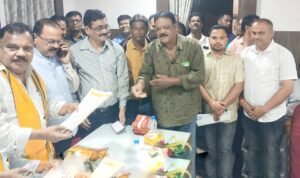 Read more about the article ବିଜୁ ପଟ୍ଟନାୟକ ଶିଶୁ ଉଦ୍ୟାନ ଉଚ୍ଛେଦକୁ ବିରୋଧ: ଅନୁଗୁଳ ବିଧାୟକ ରଜନୀକାନ୍ତ ସିଂହଙ୍କୁ ଫେରାଦ ହେଲେ ଅଞ୍ଚଳବାସୀ