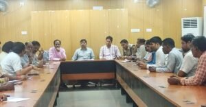 Read more about the article ଆରମ୍ଭ ହେଲେ ତାଳଚେରର ପଡ଼ିରହିଥିବା ଅଧାପନ୍ତରିଆ ରାସ୍ତା କାମ: ପ୍ରଶାସନ ପକ୍ଷରୁ ପ୍ରତିଶ୍ରୁତି ପରେ ୭ ଦିନ ଧରି ଚାଲିଥିବା ଆନ୍ଦୋଳନ ସ୍ଥଗିତ