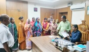 Read more about the article ସନ୍ଥପଡ଼ା ପଞ୍ଚାୟତରେ ହାତୀ ଉପଦ୍ରବ, ତୁରନ୍ତ ପଦକ୍ଷେପ ନ ନେଲେ ଜନ ଆନ୍ଦୋଳନ କରିବାକୁ ସରପଞ୍ଚଙ୍କ ଚେତାବନୀ