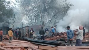 Read more about the article ସ’ ମିଲ ରେ ଅଗ୍ନିକାଣ୍ଡ, ଜଳିଗଲା ଲକ୍ଷାଧିକ ଟଙ୍କାର ମୂଲ୍ୟବାନ କାଠ