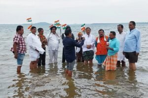 Read more about the article ରେଙ୍ଗାଳୀ ବୁଡ଼ି କ୍ଷତିଗ୍ରସ୍ତଙ୍କୁ ଭେଟିଲେ ଅନୁଗୁଳ ଜିଲ୍ଲା ବିଜେପିର ପ୍ରତିନିଧି ଦଳ, କାଲି ରାଜ୍ୟପାଳଙ୍କୁ ଦେବେ ଦାବି ପତ୍ର