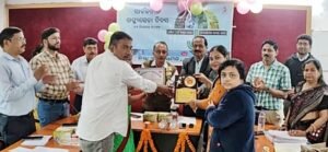 Read more about the article ସାର୍ବଜନୀନ ସ୍ବାସ୍ଥ୍ୟସେବା ଦିବସ ପାଳିତ: ସୁସ୍ଥ ସମାଜ ଗଠନ ପାଇଁ ସମସ୍ତେ ଯତ୍ନବାନ ହେବାକୁ ପରାମର୍ଶ