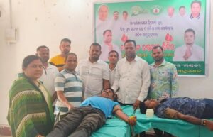 Read more about the article ବିଜୁ ଯୁବ ଜନତା ଦଳ ପକ୍ଷରୁ ବସଲା ପଞ୍ଚାୟତରେ ସ୍ବେଚ୍ଛାକୃତ ରକ୍ତଦାନ ଶିବିର: ୩୬ ୟୁନିଟ ରକ୍ତ ସଂଗୃହୀତ