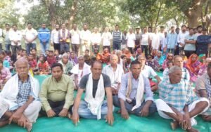 Read more about the article ଅତୁଟ ରହିଛି ୧୬ ବର୍ଷର ନିଆରା ପରମ୍ପରା: ବୟୋଜ୍ୟେଷ୍ଠଙ୍କୁ ସମ୍ମାନିତ କଲା ପୂଜ୍ୟପୂଜା କମିଟି